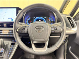 ステアリングスイッチ搭載!手を離さずに手元のスイッチでさまざまな操作が可能。運転中、視線をそらさなくても操作ができて安全です!