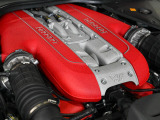 伝統のV12 自然吸気エンジンを搭載しています。6.5リッターの大排気量とは思えない滑らかなレスポンスを味わえます。ターボやハイブリッドではないフェラーリ伝統のV12気筒をぜひ一度ご体感ください。