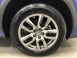 17インチ純正アルミホイール(225/65R17)装着です。