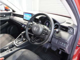 ◆視界広々で非常に運転しやすくロングドライブでも疲れを感じさせないすっきりとまとまったインパネ周りです。