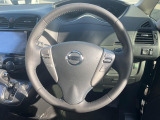 【純正革巻きステアリング】上質な革を使用することで、手にしっかり馴染みとても運転しやすいハンドルです♪