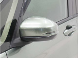 ◆ドアミラーウインカー◆ドアミラーにウインカーを装備しています。対向車に自身の進行方向を合図し安全に運転できます。