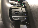 【ステアリングスイッチ】マルチインフォメーションディスプレイ内の表示切替や運転支援機能、オーディオなどの操作をステアリングから手を離さずに行うことができます。