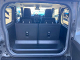 普段のお買い物や通勤、送迎等に十分な荷室スペースを確保しております。セカンドシートを倒すと、大きな荷物の積載も可能です♪