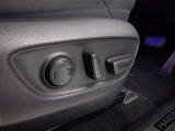 パワーシート搭載。微妙な調整が手軽にでき、ピッタリのポジションで運転することが可能です。