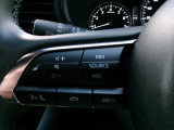 運転中でも操作ができるステアリングコントロールボタンも付いています。手元でオーディオ操作も安全でかつ楽々ですね!!