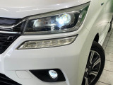 【LEDヘッドライト】悪天候や夜間走行時も良好な視界を確保し安心して運転できる高輝度LEDヘッドライトを装備!点灯速度が早く、消費電力も抑えられています。