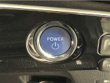 エンジンスタートボタンです。キーが車内にあれば、エンジンの始動・停止はブレーキを踏んでスイッチを押すだけ!キーを取り出す手間を省き、ワンプッシュでエンジンを操作するので簡単でスムーズです。