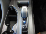 スムーズな操作で快適に運転を楽しめるよう、シフトポジションを電動で制御するエレクトロシフトマチックを採用