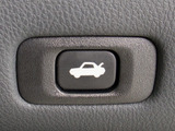 ボタン一つでトランクオープンが可能!車内から操作できる為、非常に便利な装備の一つとなります!