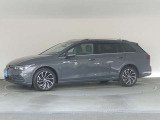 当店は、隣接地に新車ショールームを構え、徒歩数分の場所にはVW車のサービス拠点としては、全国最大規模の港北カスタマーサービスセンターを構え、お客様の様々なニーズにお応えできる体制でお待ちしております。