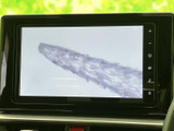 車内の画面でテレビなどの映像を視聴でき、停車中の待ち時間を過ごす際にも便利です。画面表示は大きく、視聴したい内容を確認しやすい装備として、日常のさまざまな場面で活躍します。