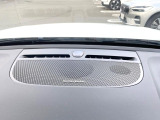 【harman kardon】ハーマンカードンのHi-Fiスペシャリストと共に、モデル別に開発・設計された専用チューニングが臨場感溢れる音響空間を実現しています。