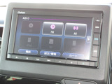 ナビゲーションは純正メモリーナビ(VXM-235Ci)を装着しております。AM、FM、CD、Bluetoothがご使用いただけます。初めて訪れた場所でも安心ですね!