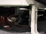 リヤシ-トの下(運転席側)にはジャッキ&工具が収納されています♪荷物を積載したままでもすぐに取り出せます。