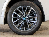 BMW純正アルミホイールです。納車時にはアルミホイールコーティングも承っております!是非ご検討下さいませ。