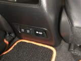センターコンソールボックス背面には、充電用USB端子(Type-A)とアクセサリーコンセント(AC100V・1500W)が設置されています。