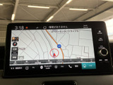 周辺の道路や現在地が画面上で確認でき、目的地までのルート確認に役立ちます。地図表示を見ながら経路を把握しやすく、初めての場所へ出かける際にも便利です。