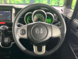 インテリアに合わせたデザインのステアリングは、運転される方のことも考え、運転しやすい形状、大きさです。是非一度、実際に触ってお確かめください。