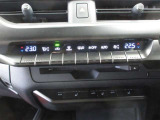 運転席・助手席独立温度調整オートエアコン(花粉除去モード付)