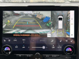 【パノラミックビューモニター】クルマを真上から見下ろした視点で駐車をサポートします!クルマの斜め後ろや真横など、いち早く障害物に気が付くことができます。