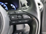 【レーダークルーズコントロール(追従機能付)】アクセルを踏まなくても、車間制御モードは、先行車に合わせた追従走行を行い、自動的に加速・減速・停止をします。定速制御モードは、一定の車速で走行できます