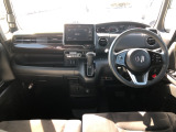 【インパネ全体】手が届きやすく、どなたでも運転しやすいです。シンプルで使いやすい設計になっています!