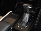 電動パーキングブレーキ・ブレーキホールドを装備してます。ホールド機能は信号待ちが多い一般道で疲労軽減になり、大好評です!