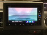 ギヤをR(バック)に入れるとナビの画面に後ろの映像が映るリアカメラ付です。後退時、コンディションが悪い視界でもカラーバックモニターがドライバーをサポートします。