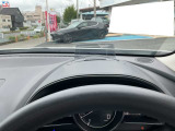 ヘッドアップディスプレイで運転に集中できます。