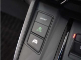 ◆EVスイッチ◆静かに走りたい時に。ONにするとバッテリーからの電力を使い、モーターだけで走行。住宅街の走行でエンジン音を控えたい時などに便利です♪
