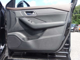 ◇運転席扉 内側部分になります◇【パワーウィンドウ】窓の開け閉め楽々!少し換気したいな〜なんて時にササッと操作できますね♪