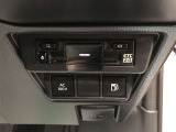 【ETC2.0ユニット(ビルトイン)】高速・有料道路の料金所をキャッシュレス、スムーズに通過可能です。高速道路上に設置されたITSスポットからの情報取得も可能です。