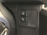 車線逸脱の可能性をドライバーに知らせる《レーンディパーチャーアラート》、衝突回避や衝突時の被害軽減をサポートする《プリクラッシュセーフティシステム》でドライバーをサポートします。