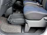 助手席アンダートレイ!車検証などの収納に便利です!