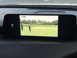 停車中にテレビ映像を視聴でき、待ち時間などをゆったり過ごしたいときに便利です。画面には番組が表示されており、休憩中の時間を心地よく過ごすために活用いただけます。