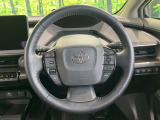 インテリアに合わせたデザインのステアリングは、運転される方のことも考え、運転しやすい形状、大きさです。是非一度、実際に触ってお確かめください。