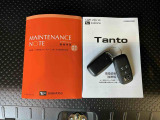 専用のエンジンクリーナーで全体に噴霧し汚れを浮かします。ボンネット裏などの汚れを中心にブラシがけを行い、洗浄しエアブローで仕上げております。