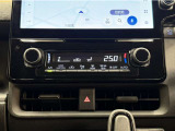 お好みの温度に設定すれば、車内の温度を検知し自動で調整してくれるオートエアコン!暑い、寒いと何度もスイッチを操作しなくても済みます☆☆