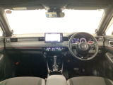 【前方視界】開放的な前方視界!運転がしやすく疲れにくいです♪窓が大きく、見通しがとっても良いおクルマですよ♪