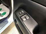 運転席・助手席窓はパワーウィンドウになっています。