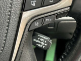 【レーダークルーズコントロール】ミリ波レーダーが車間距離を測って設定車速内で車速に比例した車間距離を保ちながら追従走行する装置で近づきすぎたときは自動でブレーキし、離れすぎたときには自動増速もする。