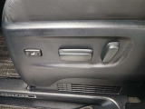 パワーシート搭載。微妙な調整が手軽にでき、ピッタリなポジションで運転することが可能です。
