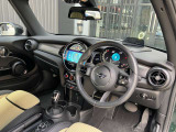 弊社お客様より頂いた下取車やデモカーが在庫の殆どを占めています。車の経歴や整備記録が分かり、ご安心してお車をお選び頂ける正規ディーラーならではのラインナップでございます。