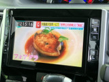 テレビ番組を画面で楽しめる装備です。停車時の休憩時間に映像を視聴でき、移動の合間を心地よく過ごしたい方にも便利。番組内容を画面上で確認しやすいのも魅力です。