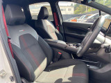【前部座席】ニスモ専用デザイン シートベルトまでニスモレッド