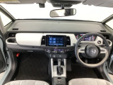 【前方視界】開放的な前方視界!運転がしやすく疲れにくいです♪窓が大きく、見通しがとっても良いおクルマですよ♪