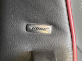 【BOSEサウンドシステム】メーカーオプションの高品位サウンドシステムを搭載。専用のチューニングが施された大小様々なスピーカーから良質なサウンドが奏でられ、臨場感あふれる音響空間を演出します。