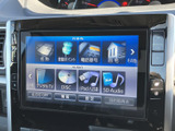 行き先検索や地図、テレビ、音楽などのメニューがまとまり、目的に応じて選びやすい画面です。日常のお出かけに便利な機能を確認しながらご利用いただけます。