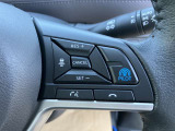プロパイロット、高速道路や自動車専用道路を運転中にアクセル・ブレーキ・ハンドル操作をクルマがアシストしてくれます。